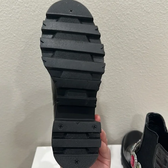 BETSEY JOHNSON JENESIS Embellished Black Patent Leather Lug Sole Chelsea Size 7 - Picture 5 of 5